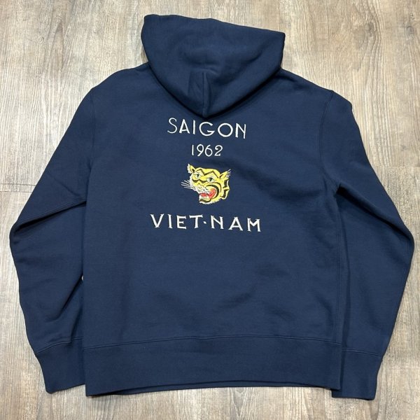 画像1: テーラー東洋 スカ フードパーカー 刺繍入り “SAIGON 1962” TT69473 128)ネイビー (1)