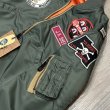 画像2: バズリクソンズ  フライトジャケット Type L-2B H-TYPE 67th TAC.FTR.SQ."WILD WEASEL IV" BR15564 01)サージグリーン (2)