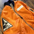 画像2: バズリクソンズ  フライトジャケット Type ORANGE L-2B FLITE WEAR “TALON TEST FORCE”  BR15165 01)オレンジ (2)