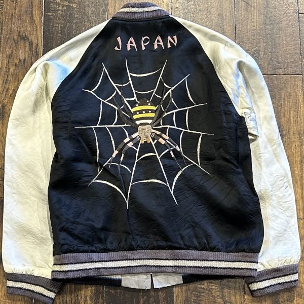 画像1: 港商 & CO. スペシャルエディション スカジャン “SPIDER” × “ROARING TIGER (ハンドプリント)” TT15289 119)ブラック (1)